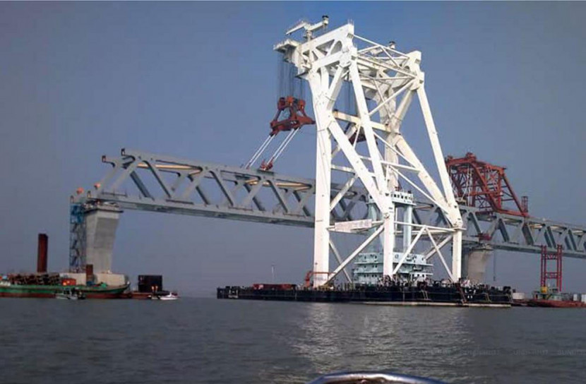 পদ্মা সেতুতে বসল ২১তম স্প্যান
