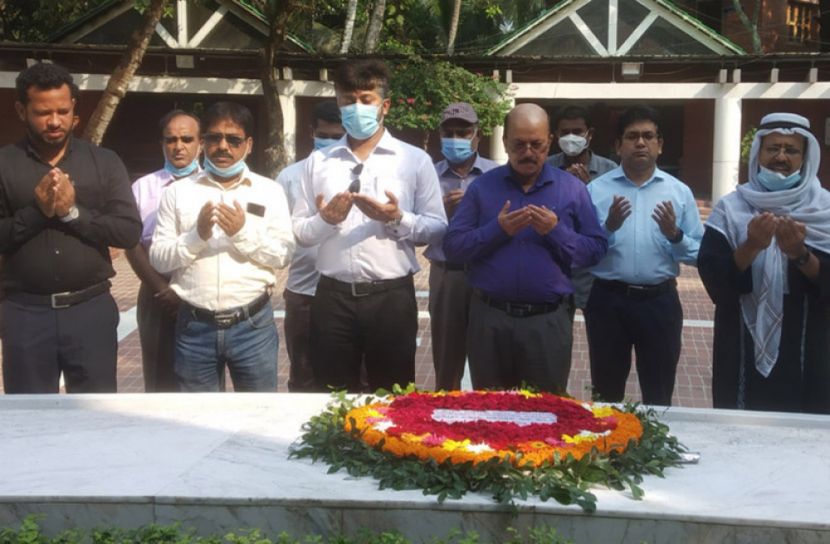 বঙ্গবন্ধুর সমাধিতে পানি উন্নয়ন বোর্ডের অতিরিক্ত মহাপরিচালকের শ্রদ্ধা