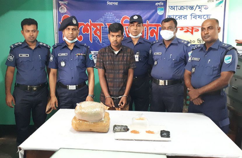 ১২শ পিস ইয়াবা ও আড়াই কেজি গাঁজা সহ মা ছেলে আটক 