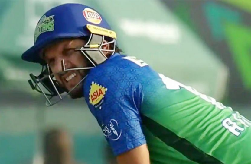 এ কেমন হেলমেট পরলেন আফ্রিদি!