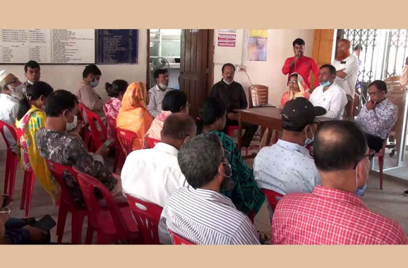 গোপালগঞ্জ জেলা প্রশাসনের তৃতীয় শ্রেণির কর্মচারীদের কর্মবিরতি পালন চলছে