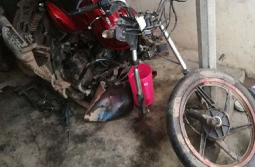 দুই মোটরসাইকেলের মুখোমুখি সংঘর্ষে নিহত এক