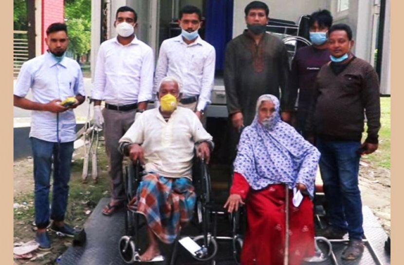 নোয়াখালীতে প্রতিবন্ধীদের মাঝে হুইল চেয়ার বিতরণ 