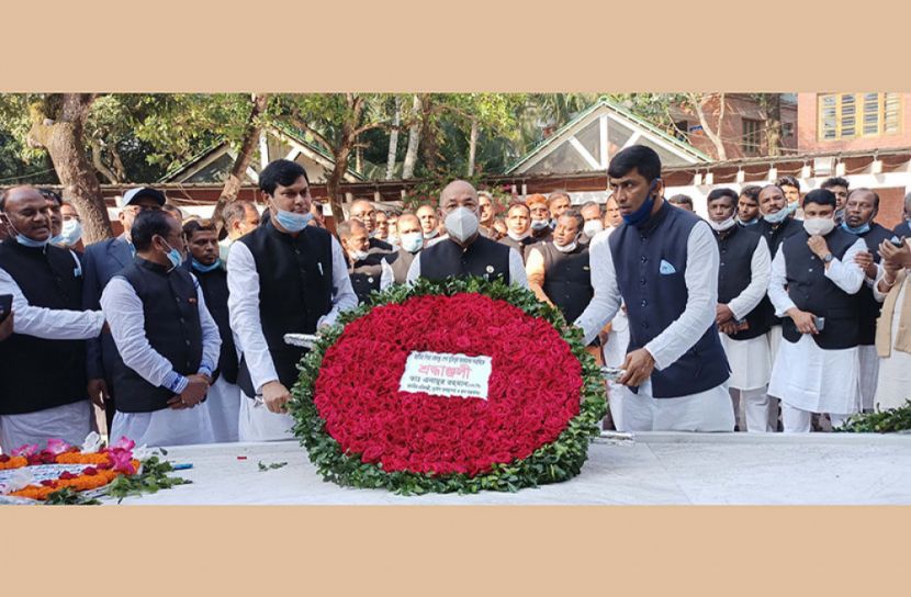 টুঙ্গিপাড়ায় বঙ্গবন্ধুর সমাধিতে দুর্যোগ ও ত্রাণ প্রতিমন্ত্রীর শ্রদ্ধা