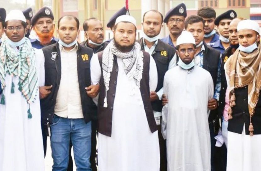 বঙ্গবন্ধুর ভাস্কর্য ভাঙচুর : শিক্ষক-ছাত্র ৯ দিনের রিমান্ডে