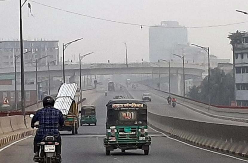 কুয়াশায় চাদরে ঢাকা, বাড়ছে শীতের তীব্রতা