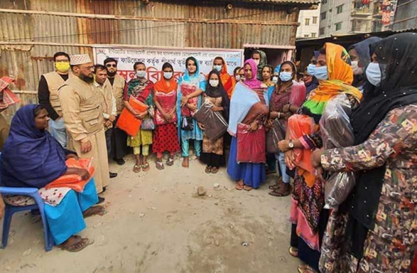 রাজধানীর শীতার্ত মানুষদের কম্বল দিল ইমাম ফাউন্ডেশন
