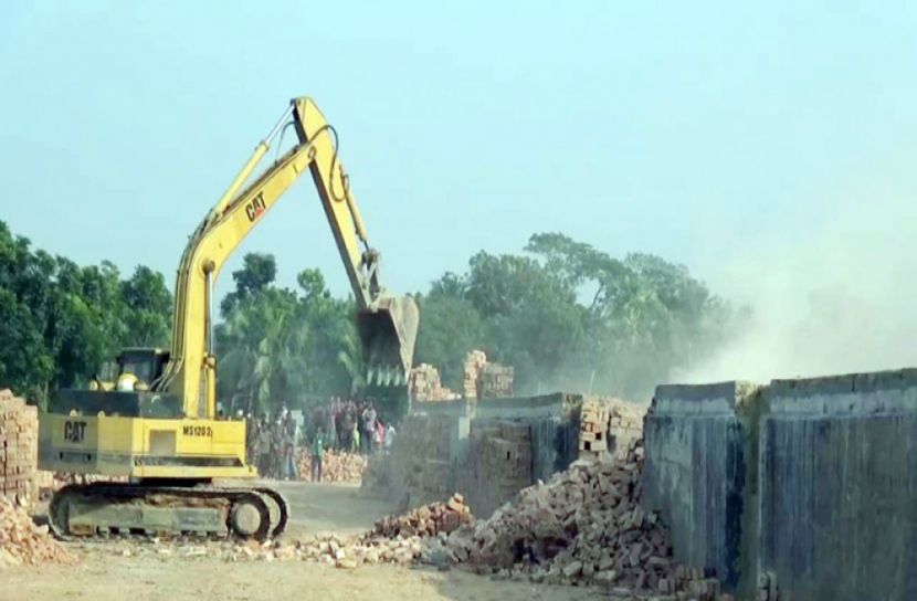 গোপালগঞ্জে ইট ভাটা ভেঙে দিলো ভ্রাম্যমাণ আদালত