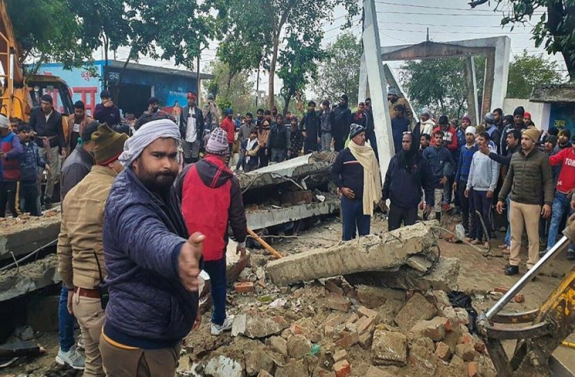 ভারতে শ্মশানঘাটে ভবনের ছাদ ধ্বসে নিহত ২৩