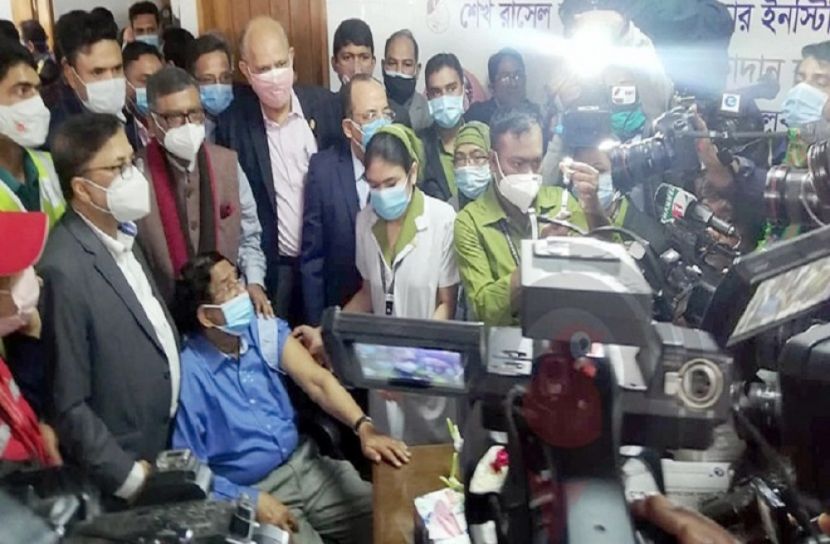 ‘করোনা ভ্যাকসিন নিয়ে  গুজব ছড়ানো হচ্ছে’