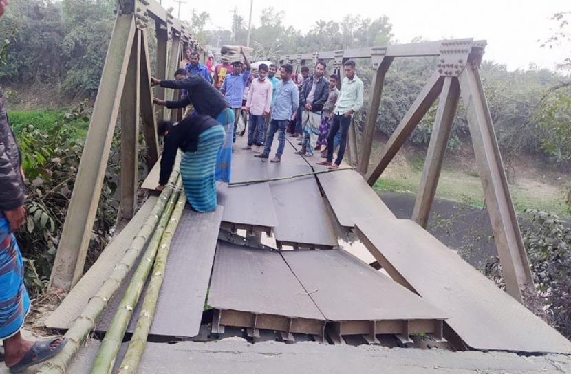 সেতু ভেঙে পড়ায় ভোগান্তিতে হাজারও মানুষ