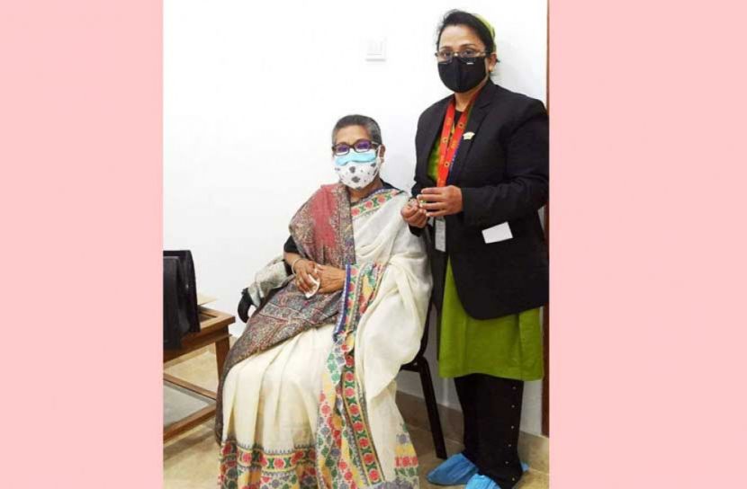 টিকা নিলেন শেখ রেহানা