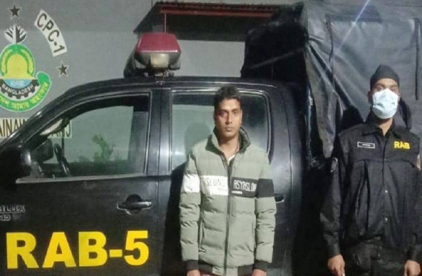 শিবগঞ্জে ফেনসিডিলসহ আটক ১