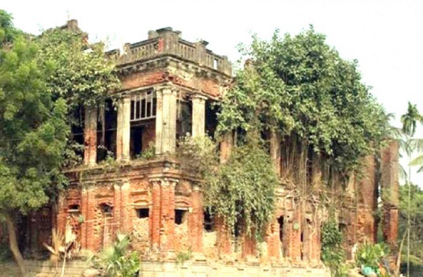 ঐতিহ্য হারাতে বসেছে ভরতখালী জমিদার বাড়ি