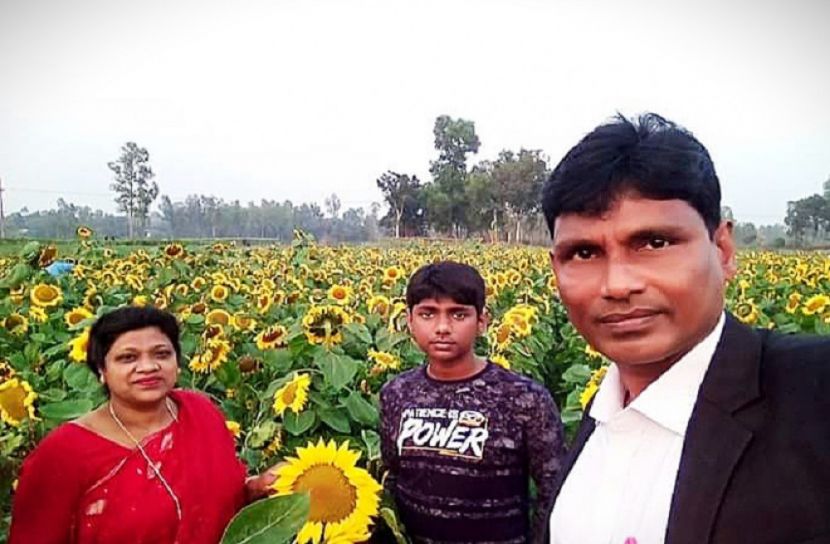 দর্শনার্থীদের নজর কেড়েছে মানিকগঞ্জের সূর্যমুখী