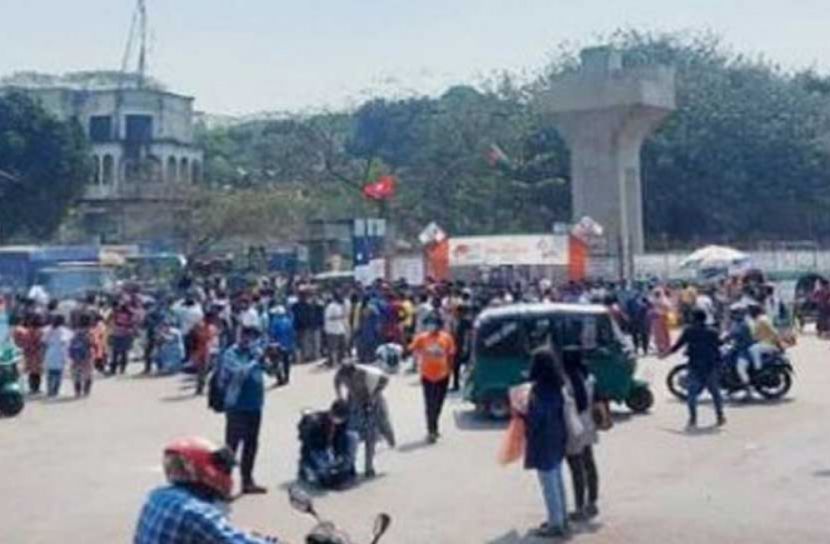 শাহবাগ মোড় অবরোধ করে বিক্ষোভ