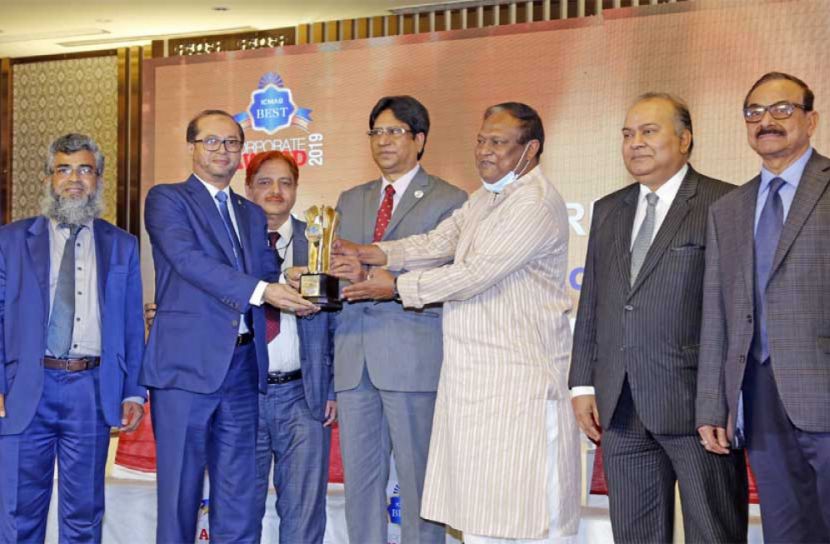 বেস্ট কর্পোরেট গোল্ড অ্যাওয়ার্ড পেল ইসলামী ব্যাংক