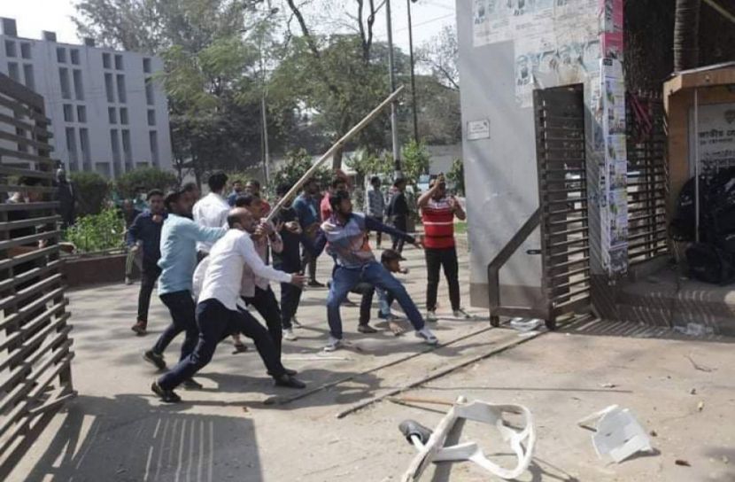 প্রেসক্লাবে পুলিশ-ছাত্রদল সংঘর্ষ : আহত অর্ধশতাধিক 