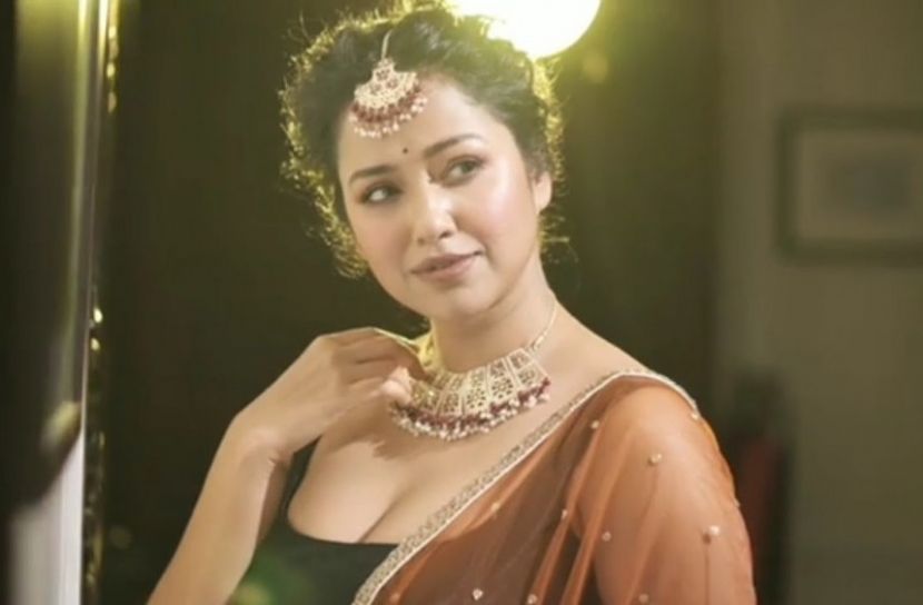 কটাক্ষের শিকার সোহিনী