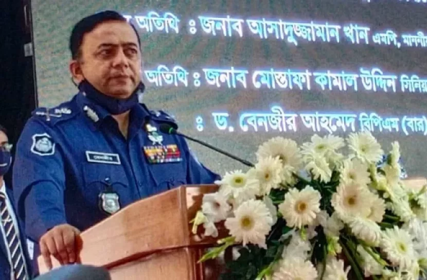 ‘যারা পুলিশের সমালোচনা করে তাদের মুখে ছাই পড়ুক’
