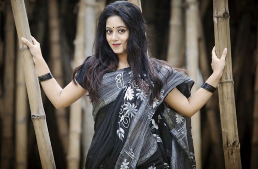 নায়িকা হিসেবে অভিষেকে দীঘির দুই ছবি
