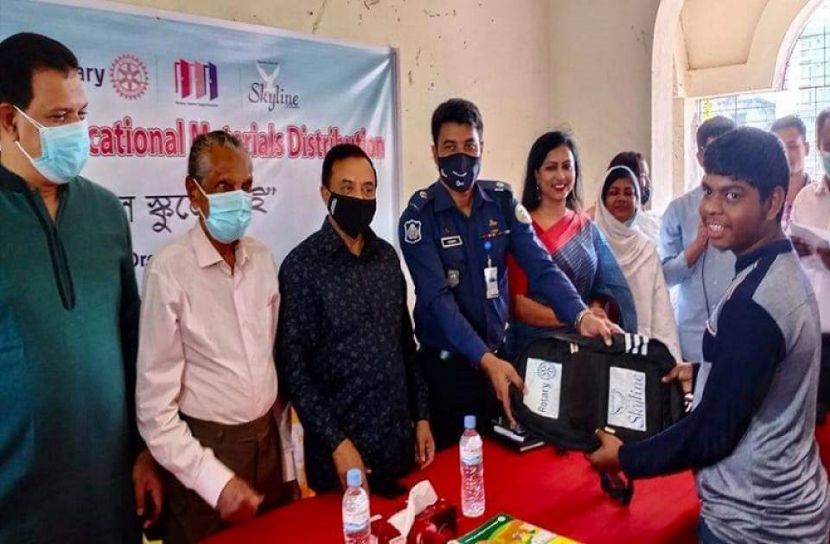 শিক্ষা উপকরণ পেল শতাধিক বিশেষ চাহিদা সম্পন্ন শিক্ষার্থী