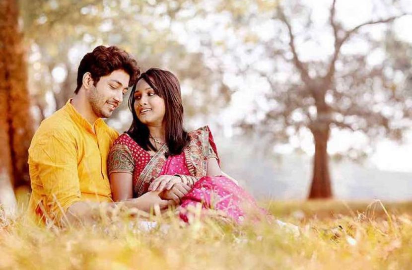 প্রেমিকা হিসেবে বয়সে বড় নারীকেই চায় পুরুষ
