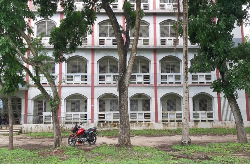 ৩ প্রভাষকের বিরুদ্ধে একাধিক  চাকরি করার অভিযোগ