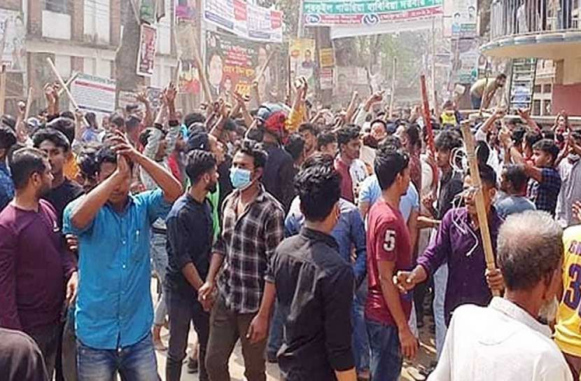 আইনমন্ত্রীর সামনেই দুগ্রুপের সংঘর্ষ, আহত ১০