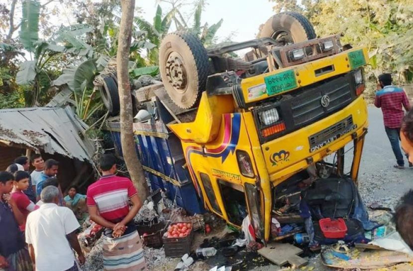 ভয়ঙ্কর চাঁপাইনবাবগঞ্জ-সোনামসজিদ মহাসড়ক