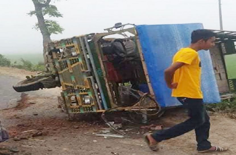 নাচোলে সড়ক দুর্ঘটনায় নিহত ১