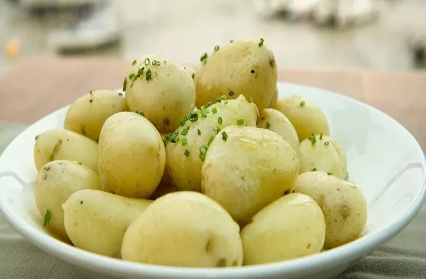 রক্তচাপ নিয়ন্ত্রণে আলু!