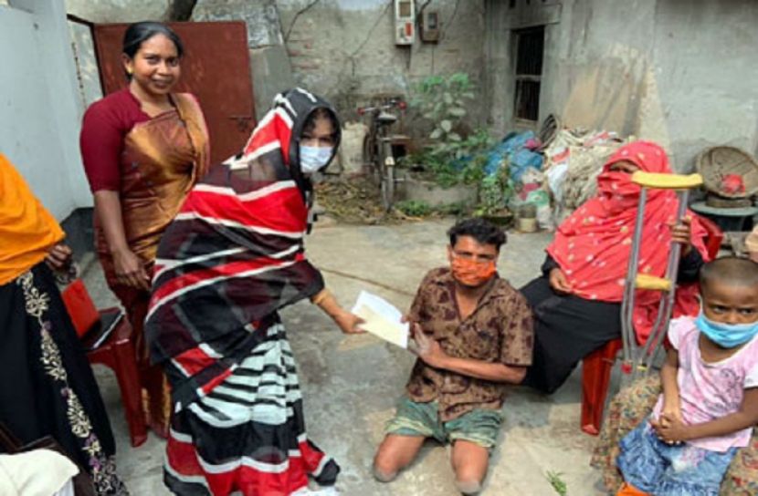 প্রধানমন্ত্রীর ত্রাণ তহবিল থেকে দুঃস্থ-অসুস্থদের চেক বিতরণ