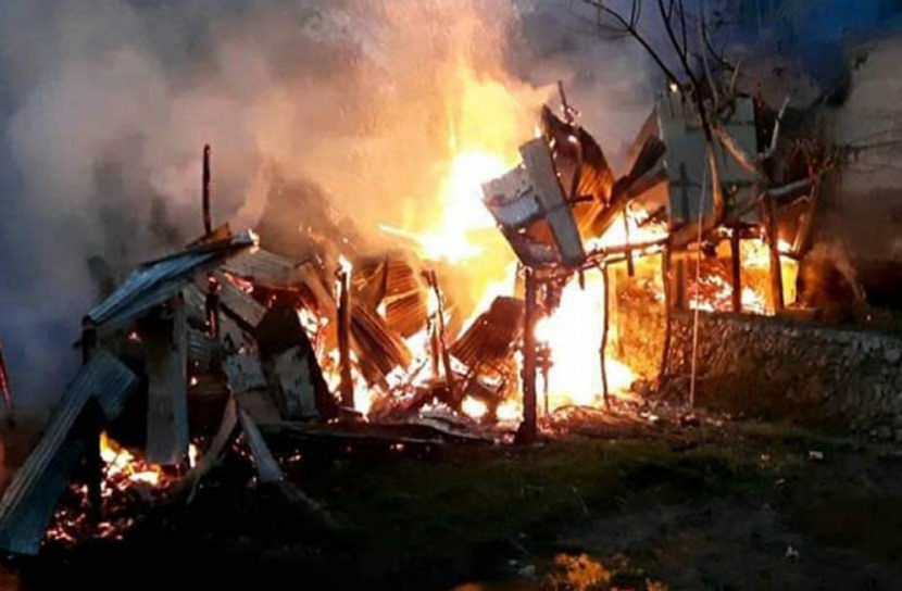 কক্সবাজারে আগুনে পুড়ে সহোদর তিন শিশুর মৃত্যু