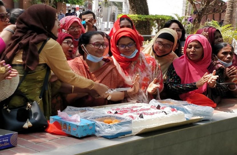 বঙ্গবন্ধুর সমাধিতে মহিলা ও শিশু বিষয়ক প্রতিমন্ত্রীর শ্রদ্ধা