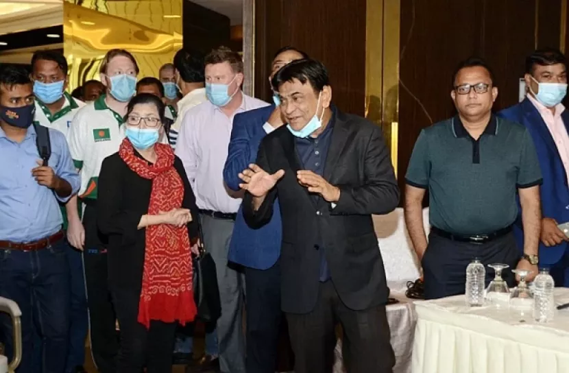 ‌‘এখন আমাকে ট্রফি দাও’