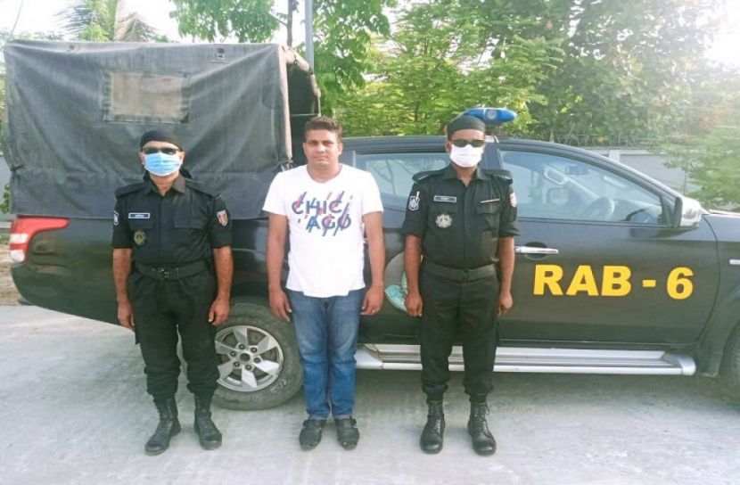 খুলনায় বিদেশি পিস্তল ও গুলিসহ সন্ত্রাসী গ্রেফতার