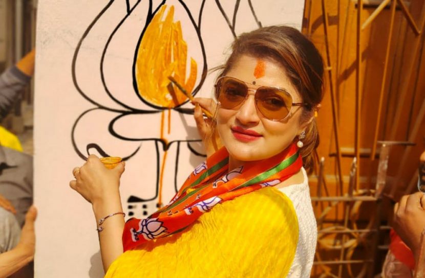 বিজিপির ‘পদ্ম’ পেল শ্রাবন্তী, ব্যস্ত প্রচারে