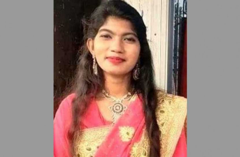 মোটরসাইকেলে ট্রাকের ধাক্কায় নারী প্রকৌশলী নিহত