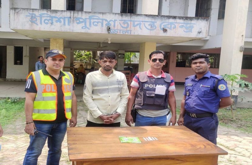 ইলিশা ঘাট থেকে ইয়াবাসহ মাদক ব্যবসায়ি আটক