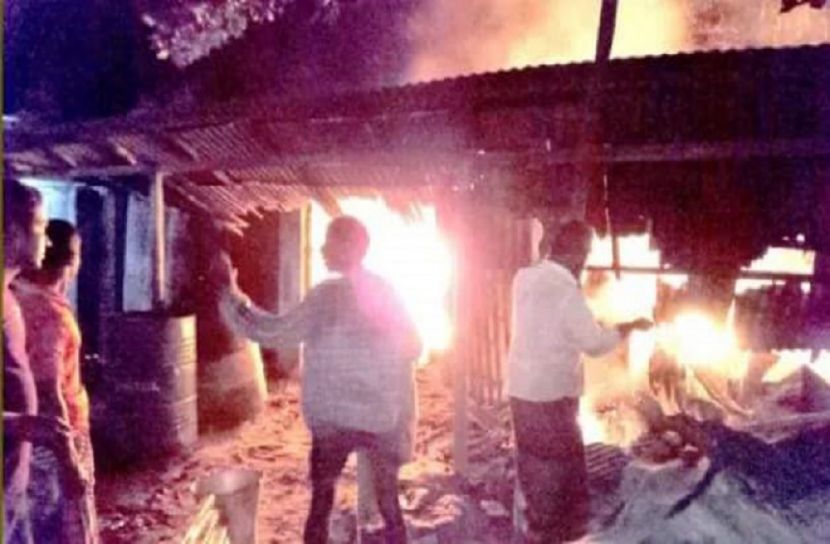 পীরগঞ্জে অগ্নিকান্ডে ১২টি প্রতিষ্ঠান পুড়ে ছাই