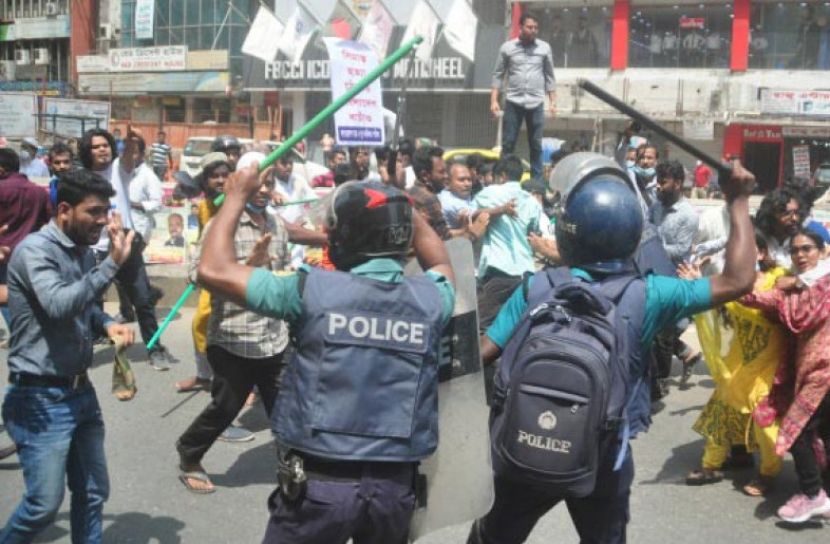 ছাত্র অধিকার পরিষদের সঙ্গে পুলিশের সংঘর্ষ, আহত ১০