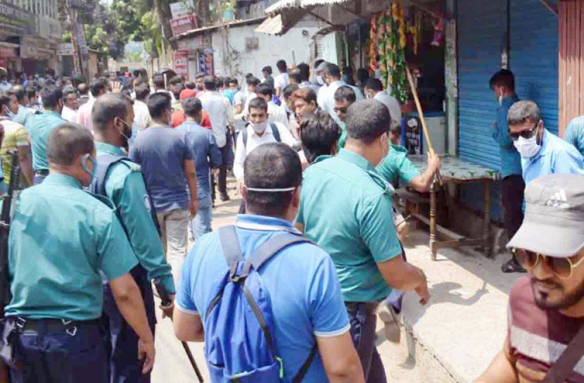 বরিশালে যুবদলের কর্মসূচিতে পুলিশের লাঠিচার্জ