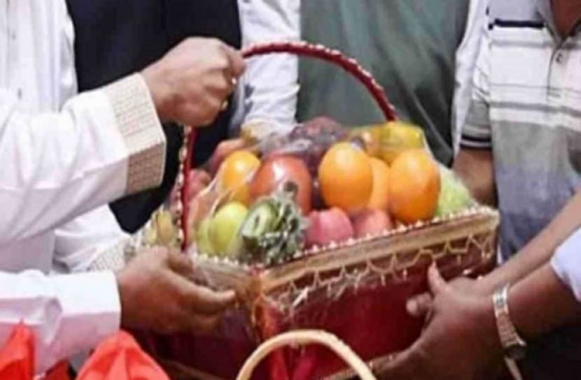 মুক্তিযোদ্ধাদের জন্য প্রধানমন্ত্রীর ফল-ফুল ও মিষ্টি উপহার