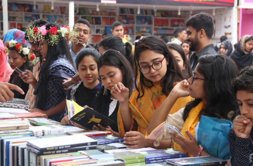 স্বাধীনতার উচ্ছ্বাসে উৎসবমুখর বইমেলা