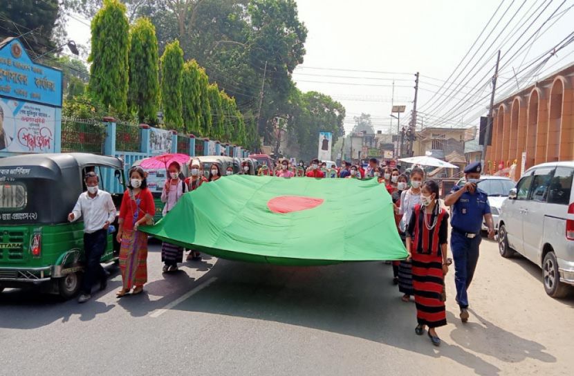 রাঙামাটিতে জাতীয় পতাকাবাহী বর্ণাঢ্য র‌্যালি