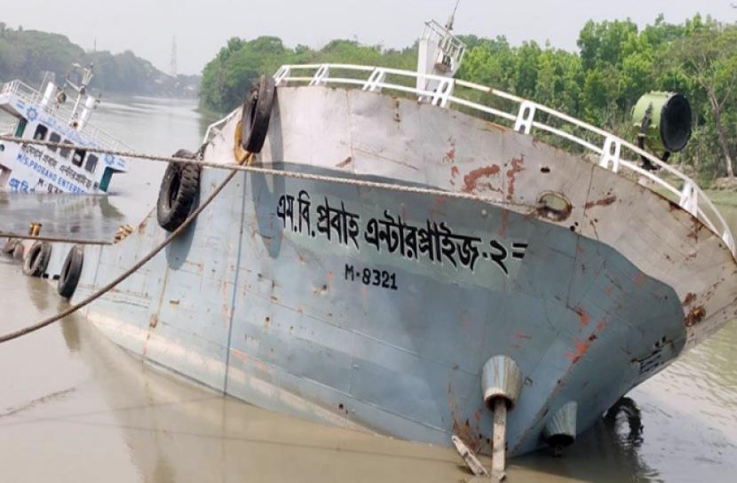 ভৈরব নদে কয়লাবোঝাই জাহাজ ডুবি