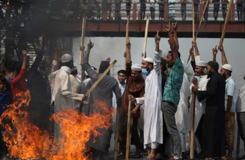 ঢাকা-চট্টগ্রাম মহাসড়কে হেফাজতের অবস্থান
