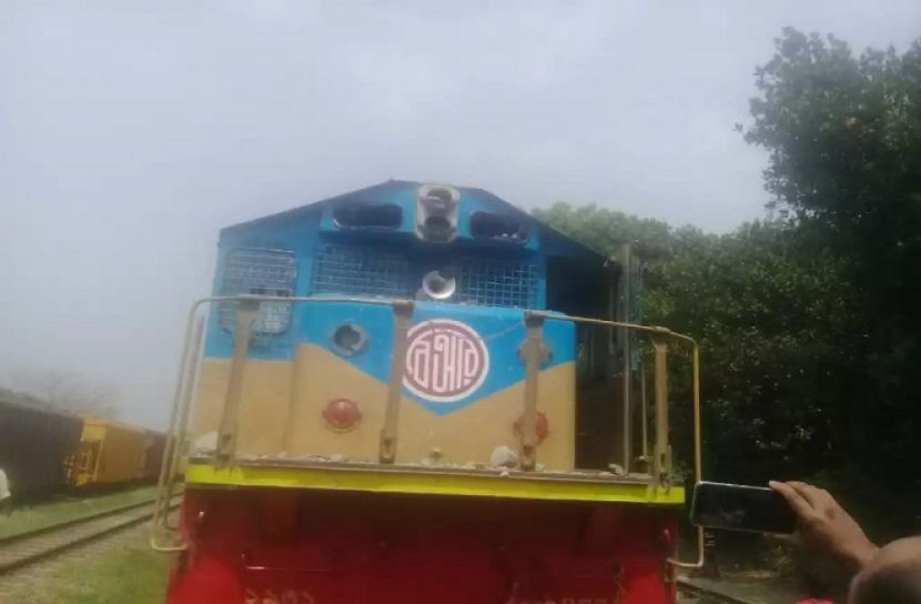 পূর্বাঞ্চল রেলপথে ট্রেন চলাচল বন্ধ