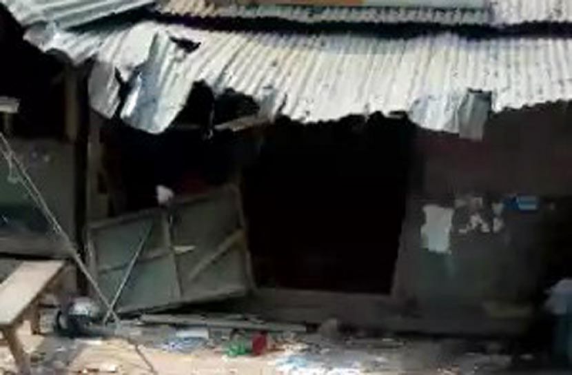 ঝালকাঠিতে দুই আ.লীগ প্রার্থীর অফিসে হামলা, আগুন